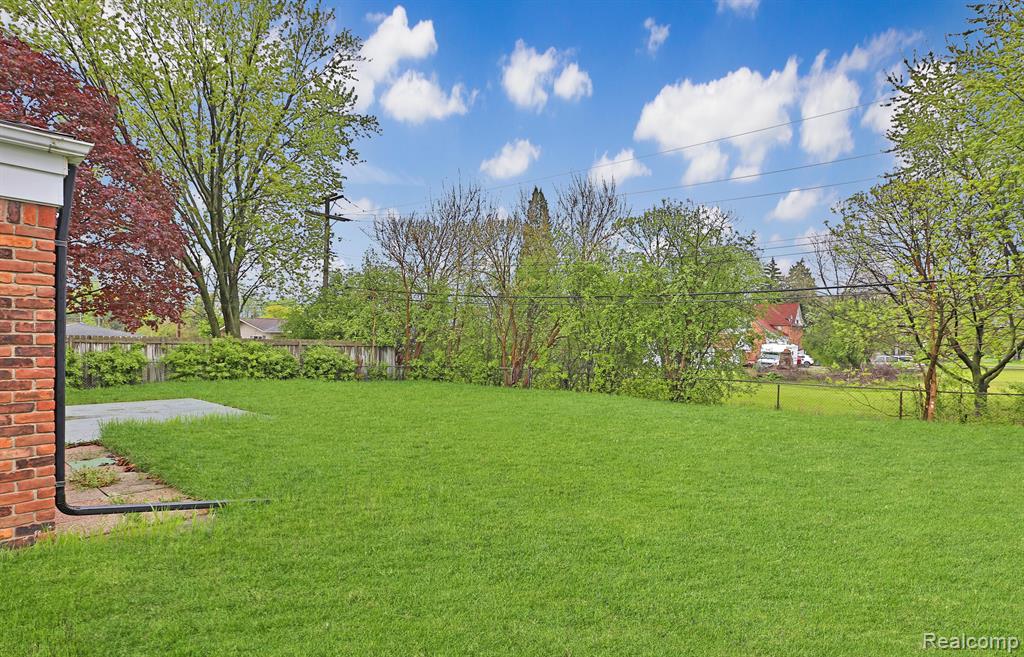 2874 Samuel Drive Troy, MI 48083 - Photo 4 of 23
