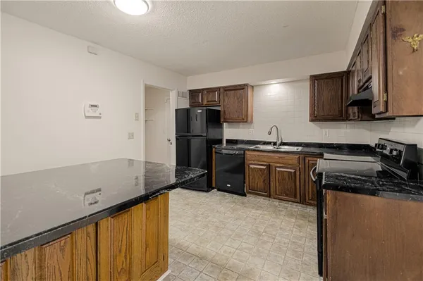 $189,000 | 13917 Falkirk Circle, Grandview, MO 64030