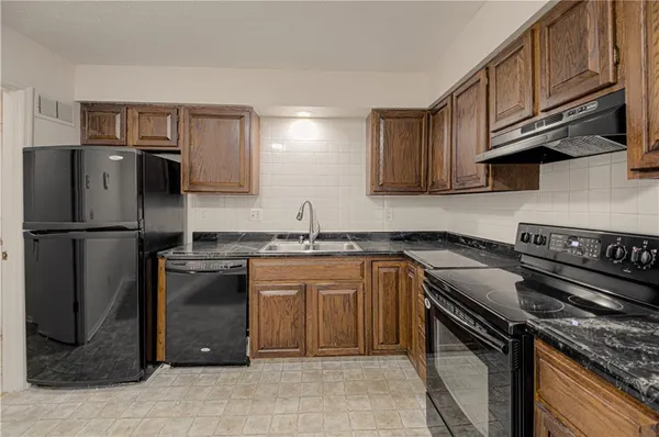 $189,000 | 13917 Falkirk Circle, Grandview, MO 64030