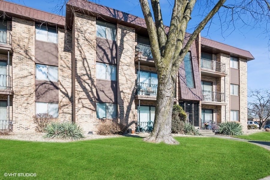 3026 Bernice Road, Unit 308 Lansing, IL 60438 - Photo 2 of 10