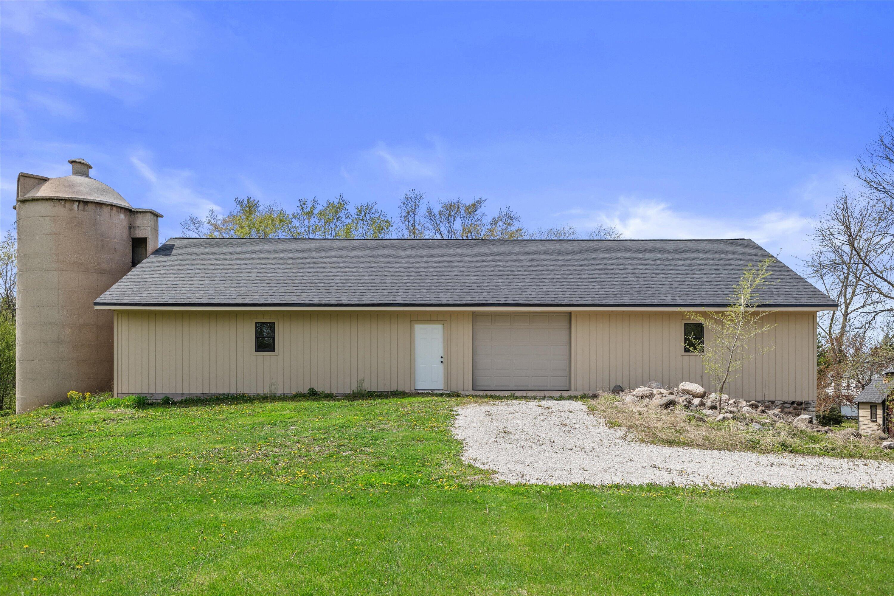 N72 W13449 Good Hope Road Menomonee Falls, WI 53051 - Photo 46 of 65 Barn