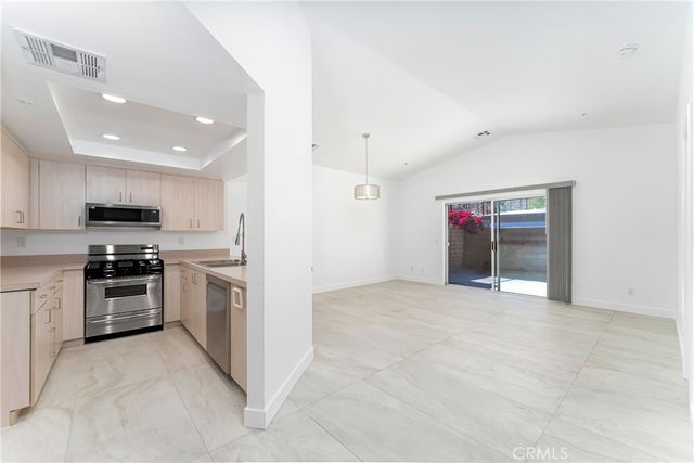 $2,850 | 1961 South Camino Real, Unit 2, Palm Springs, CA 92264