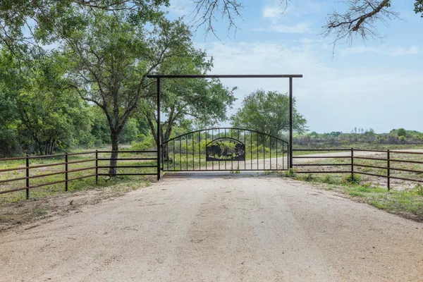 $15,296,633 | 0 County Road 19, Hallettsville, TX 77964
