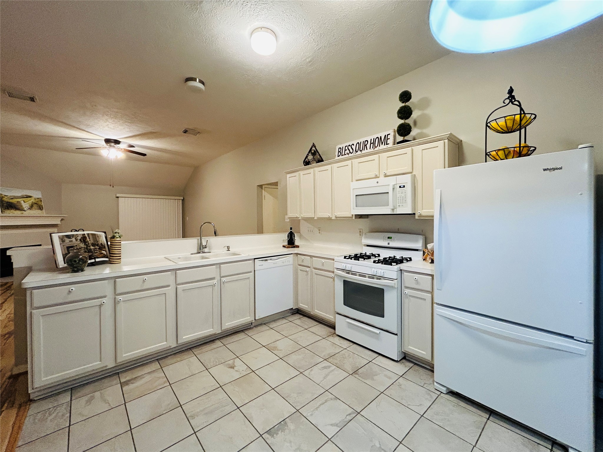 1404 Helmsley Drive Rosenberg, TX 77471 - Photo 12 of 25