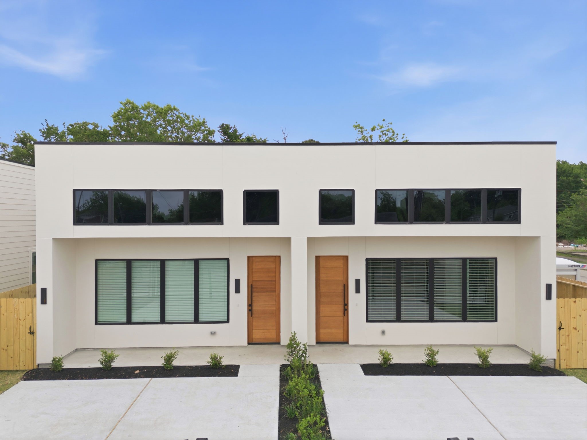 8203 Calhoun Road, Unit A/B Houston, TX 77033 - Photo 3 of 38