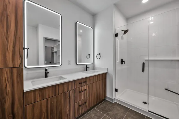 $3,310 | 640 Wisconsin Avenue North, Unit 405, Golden Valley, MN 55427
