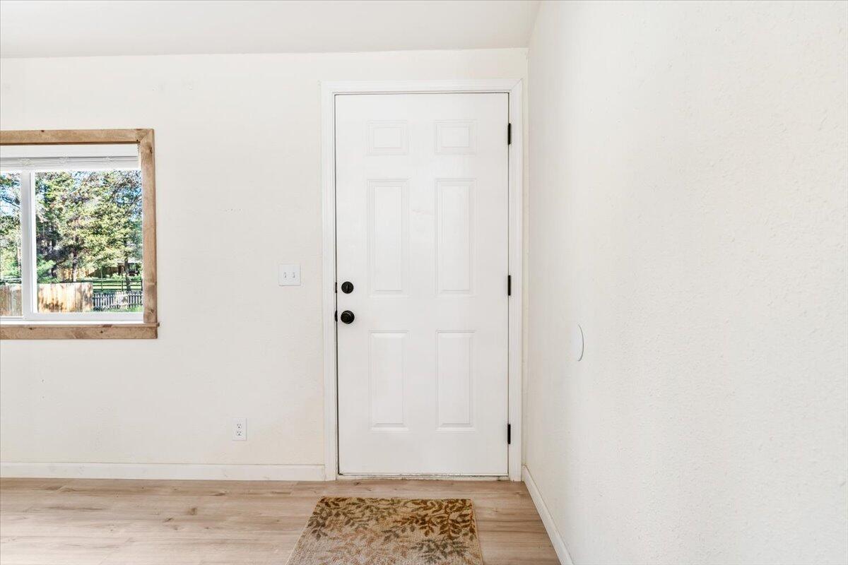 16201 Hawks Lair Road La Pine, OR 97739 - Photo 13 of 52 03-Entry-HL