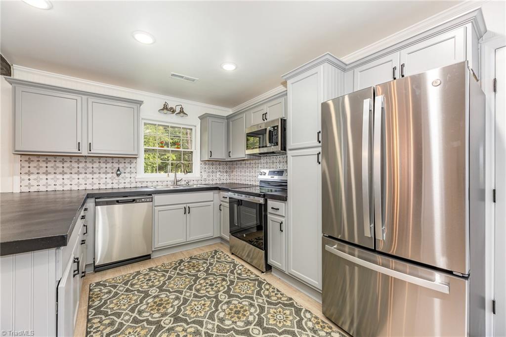 6101 Ballinger Road Greensboro, NC 27410 - Photo 8 of 22