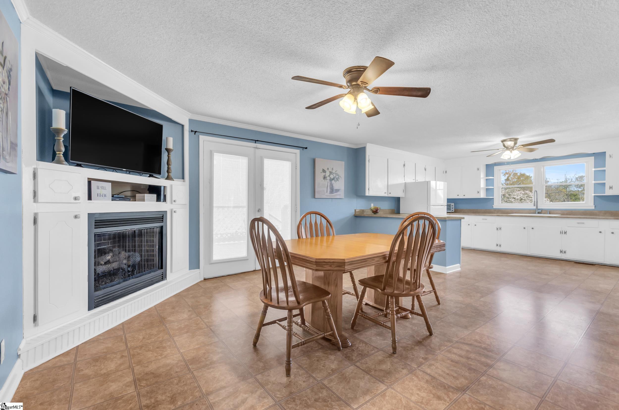 113 Holiday Street Pelzer, SC 29669 - Photo 4 of 36 Gallery Image 4