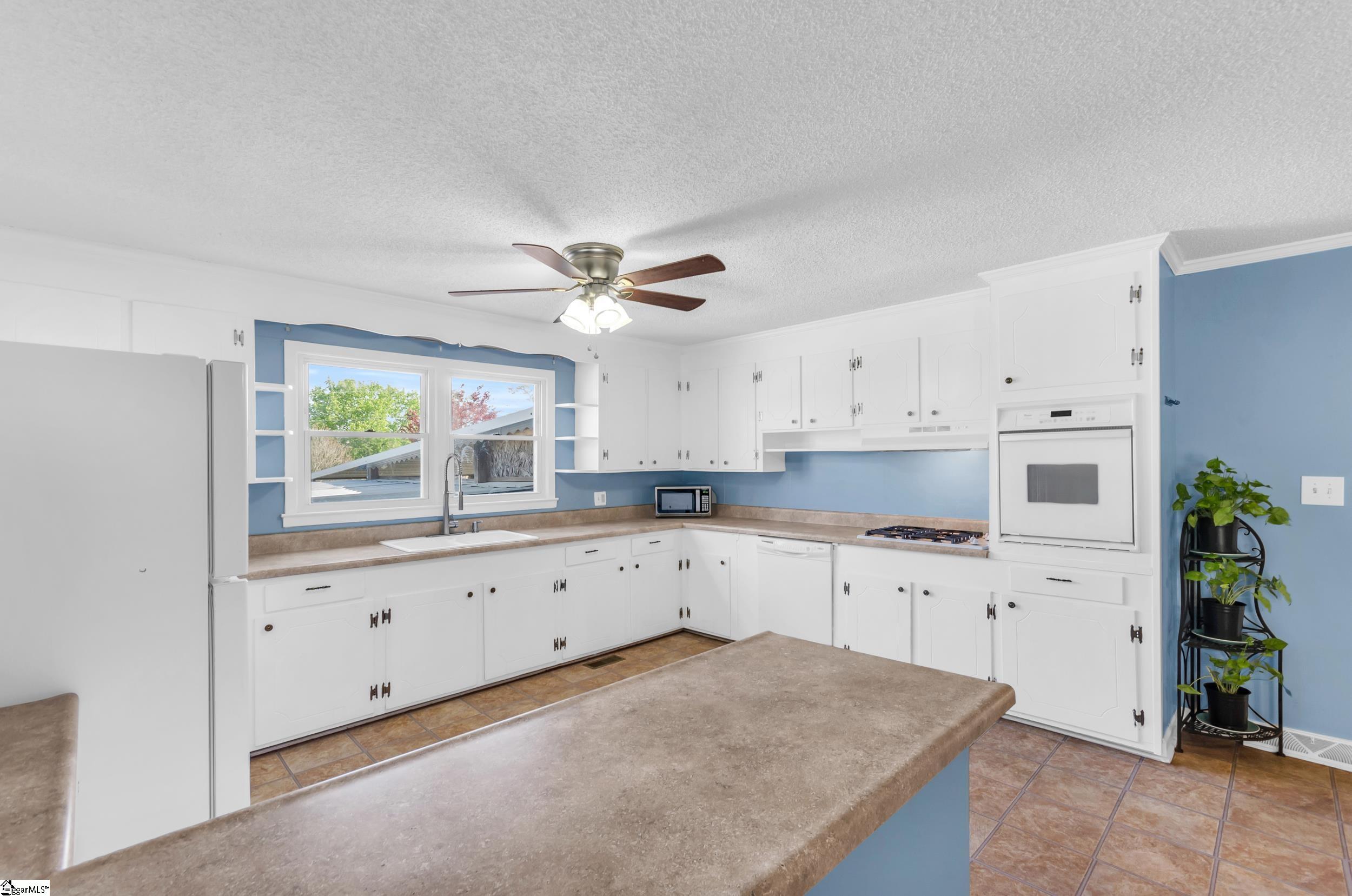113 Holiday Street Pelzer, SC 29669 - Photo 7 of 36 Gallery Image 7