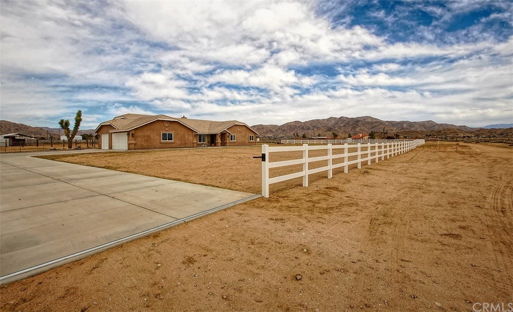 23604 Chekwa Road Apple Valley, CA 92307 - Photo 1 of 1