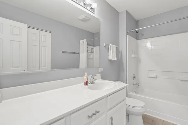 $439,900 | 6711 Glenmoor Court, McHenry, IL 60050