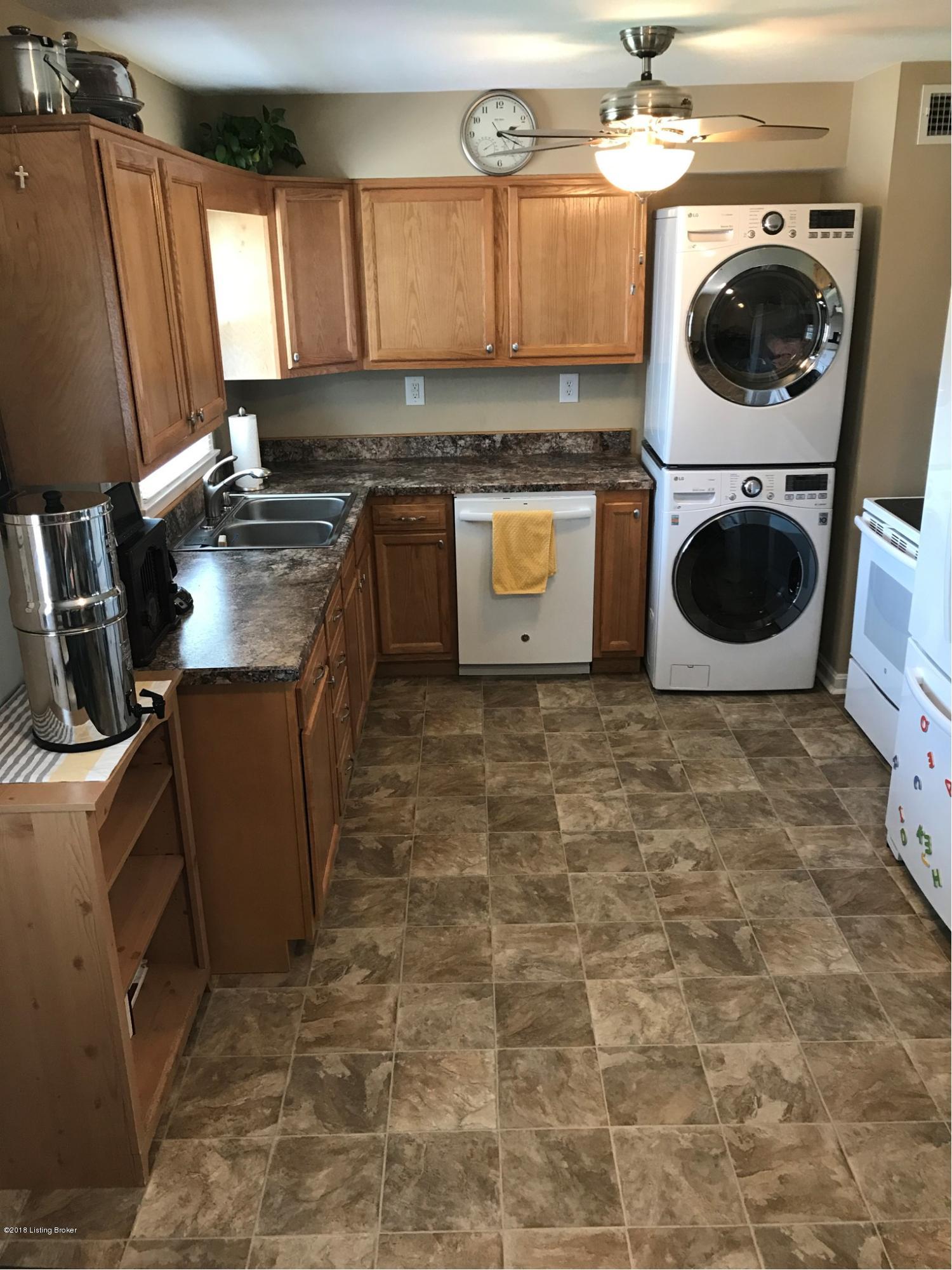 195 Meadowood Road Louisville, KY 40229 - Photo 8 of 28 image