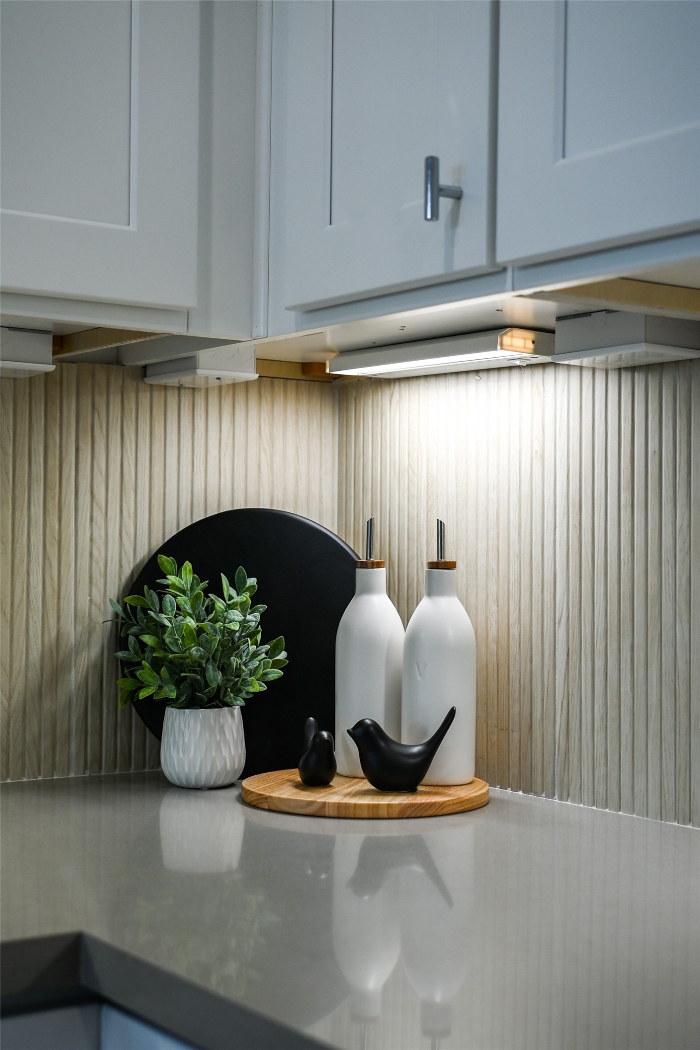 7607 Victory Reserve Street Houston, TX 77088 - Photo 18 of 50 a living room with furniture and a potted plant