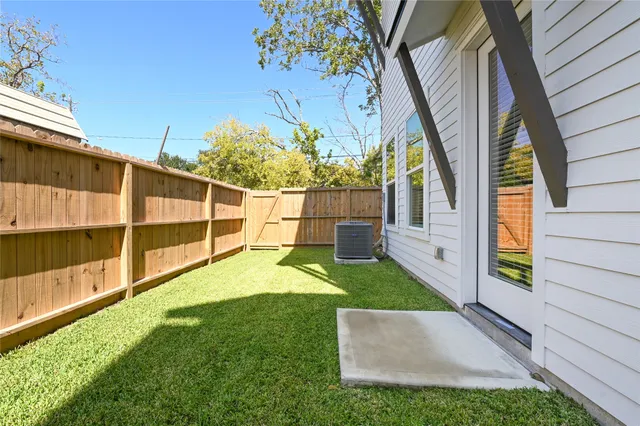 $2,500 | 7607 Victory Reserve Street, Houston, TX 77088