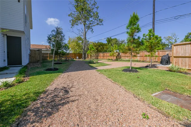 $2,500 | 7607 Victory Reserve Street, Houston, TX 77088