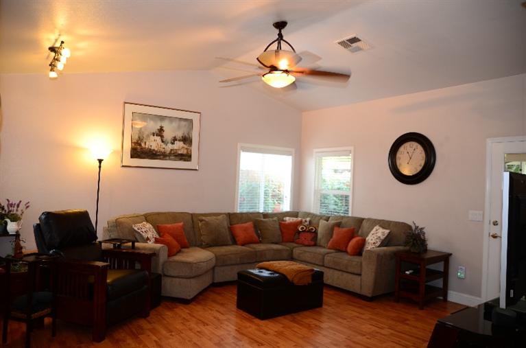 1432 Del Altair Avenue Reedley, CA 93654 - Photo 3 of 24 Gallery Image 3