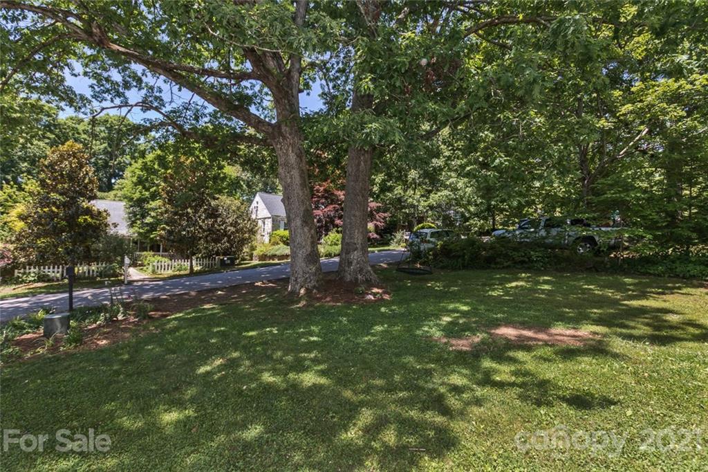 117 Kingsgate Road Asheville, NC 28805 - Photo 4 of 37 Gallery Image 4