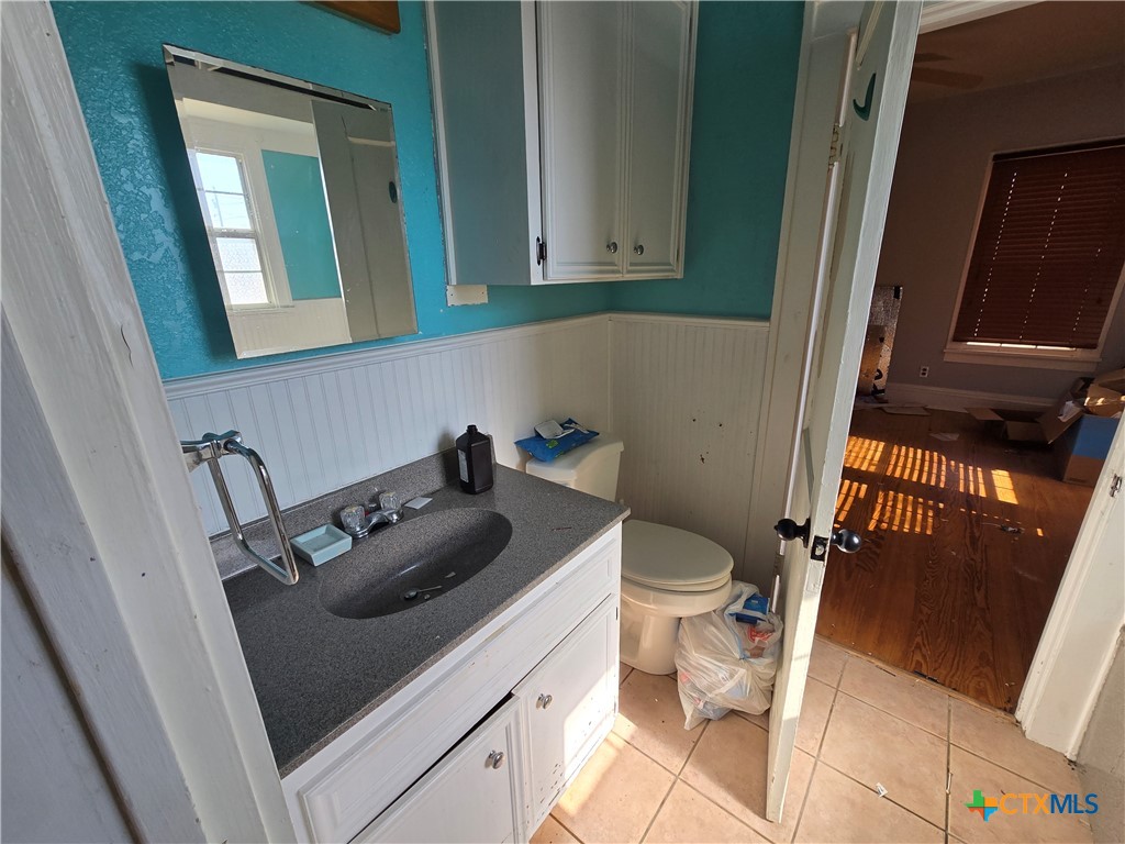 404 Fennimore Street Gatesville, TX 76528 - Photo 12 of 19 a bathroom with a sink and toilet
