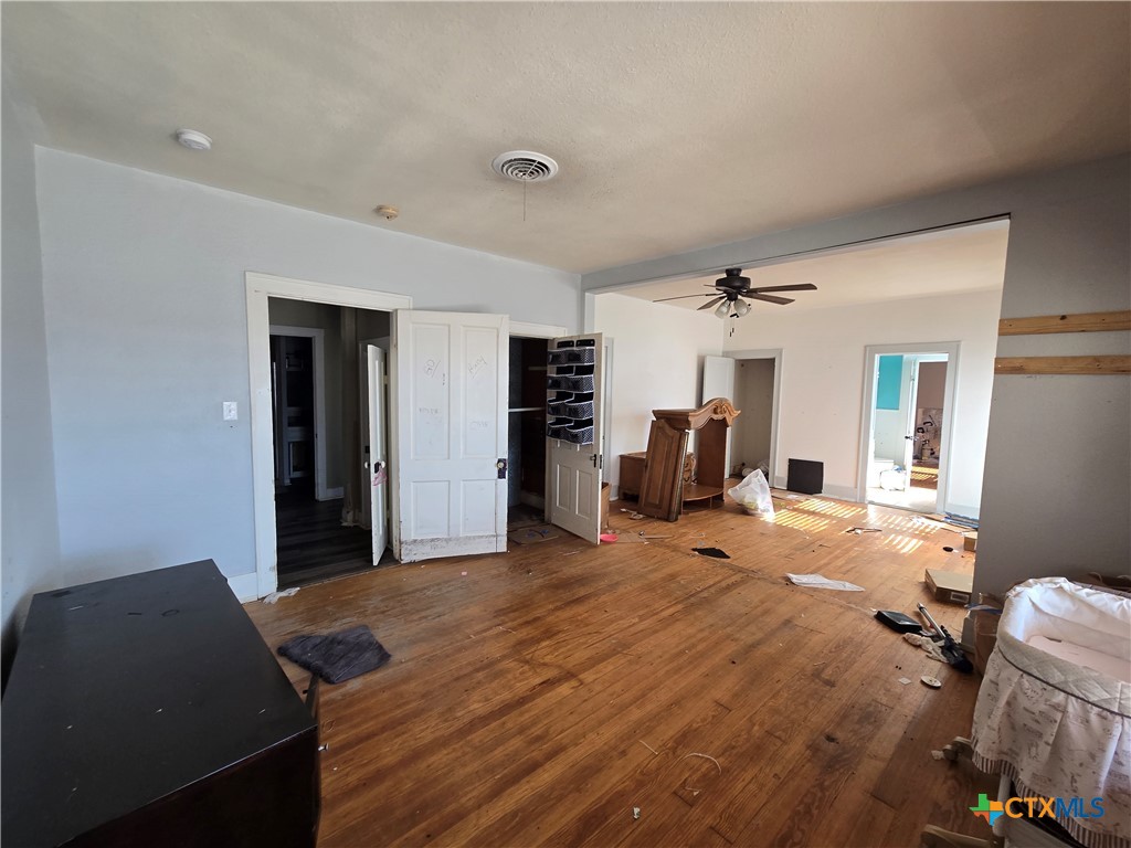404 Fennimore Street Gatesville, TX 76528 - Photo 14 of 19 a view of a livingroom with furniture and gym equipment