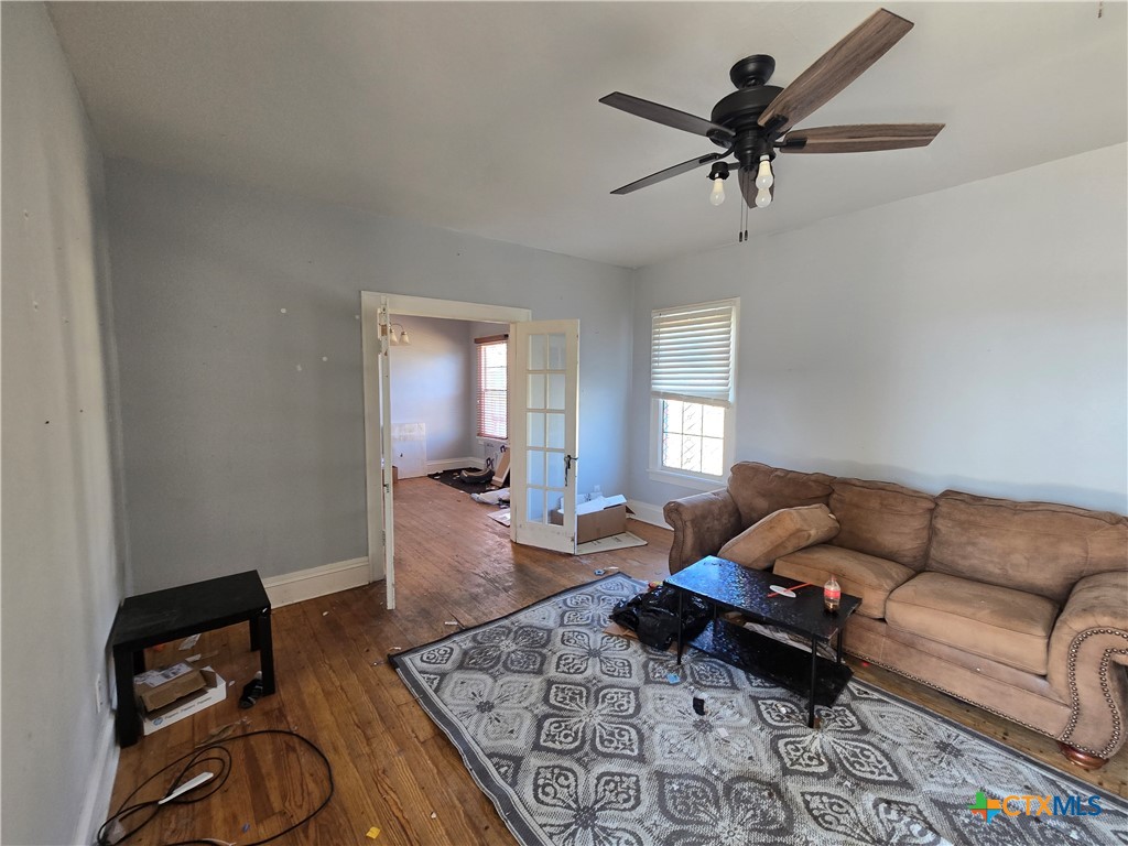 404 Fennimore Street Gatesville, TX 76528 - Photo 6 of 19 a living room with furniture and a window