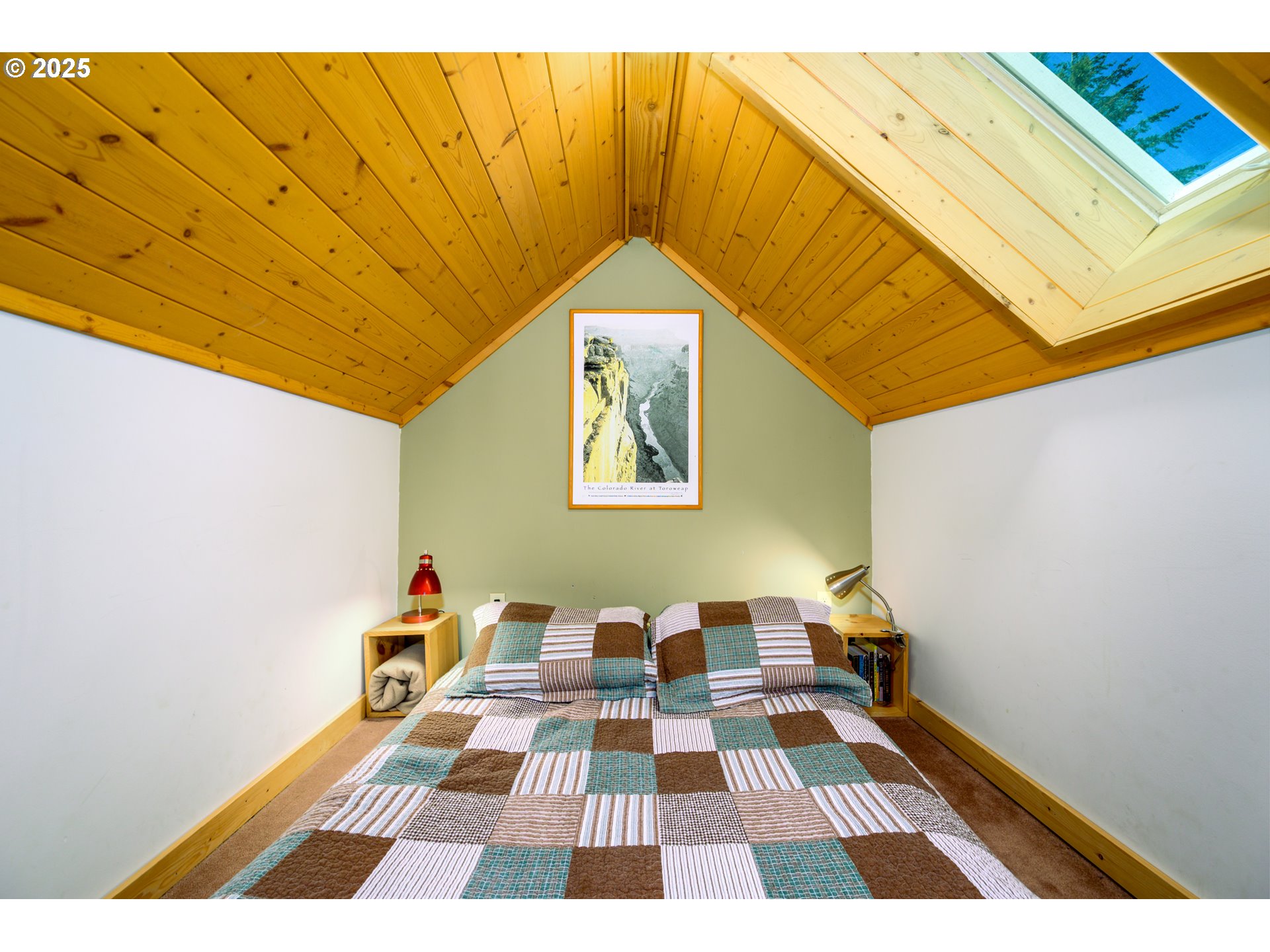 38305 Lower Brice Creek Road Dorena, OR 97434 - Photo 13 of 40 a picture of a room