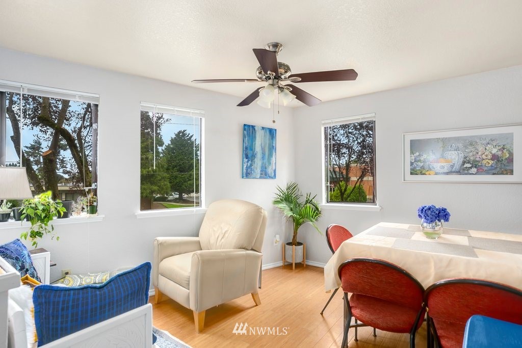 3101 Northeast 11th Place Renton, WA 98056 - Photo 2 of 24 Gallery Image 2
