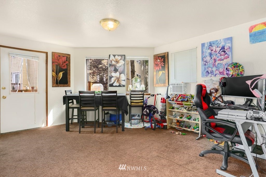 3101 Northeast 11th Place Renton, WA 98056 - Photo 14 of 24 Gallery Image 14