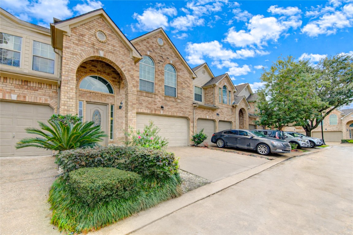 a view of multiple house with a yard