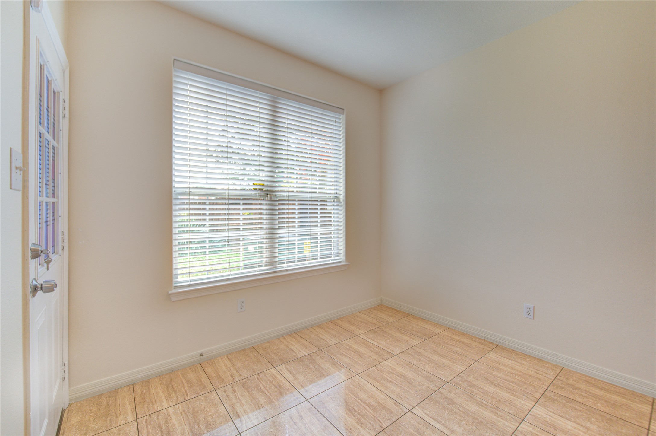 7611 South Linpar Court Houston, TX 77040 - Photo 21 of 48 a view of an empty room with a window