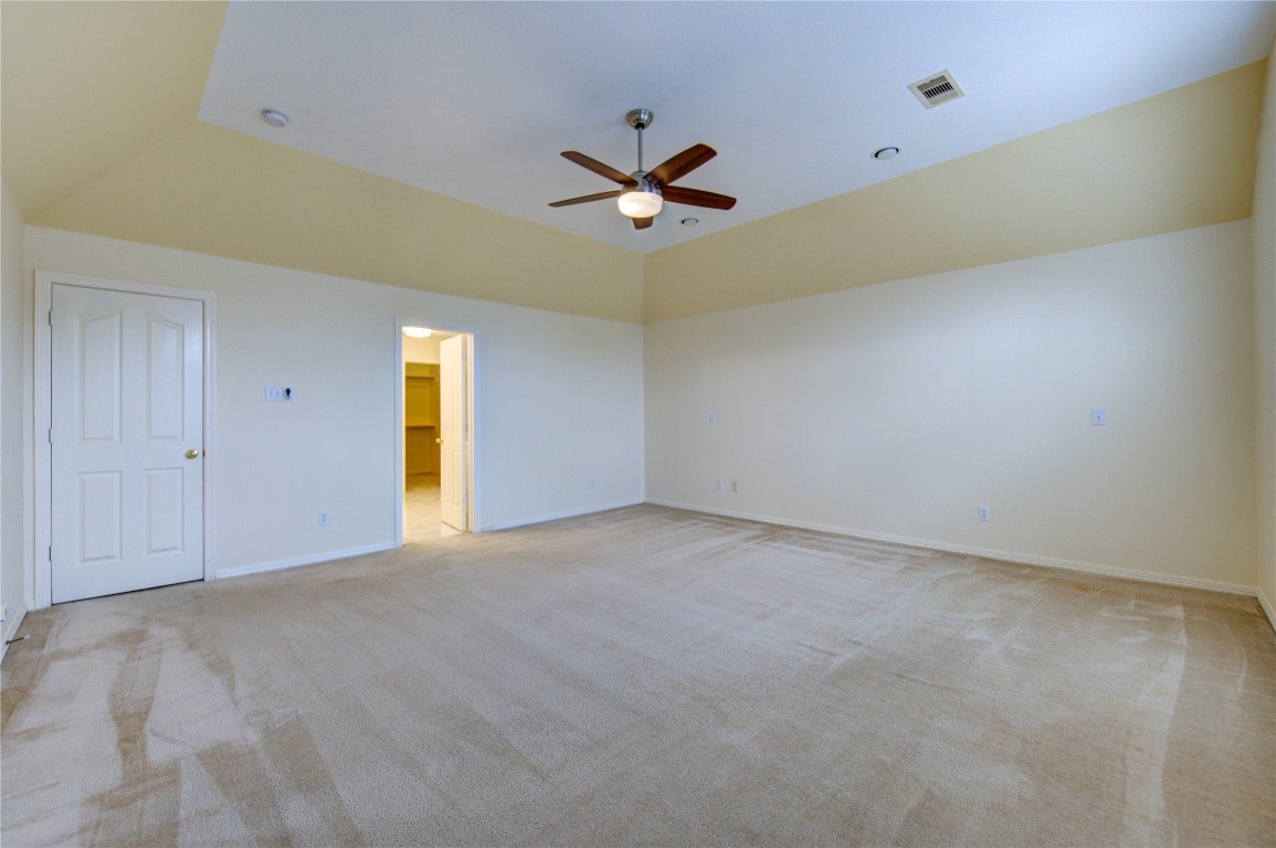 7611 South Linpar Court Houston, TX 77040 - Photo 31 of 49 an empty room with a ceiling fan and window