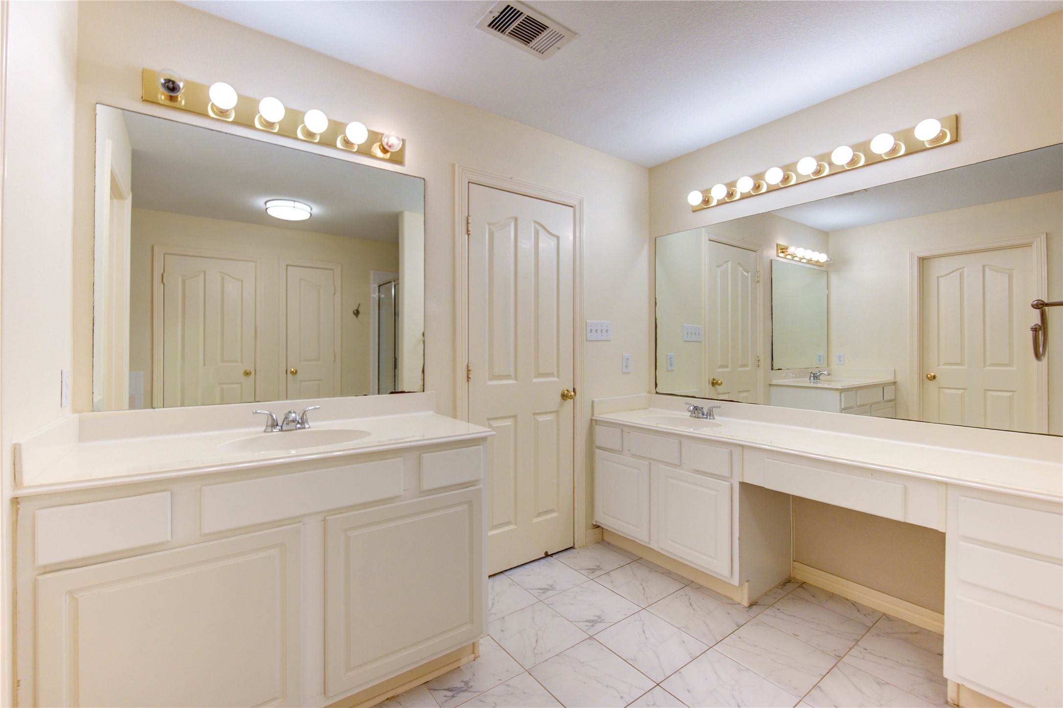 7611 South Linpar Court Houston, TX 77040 - Photo 34 of 48 a bathroom with a sink vanity and a mirror