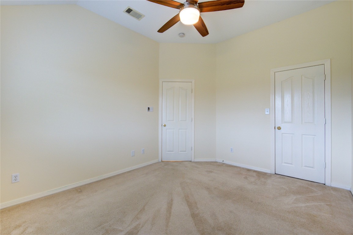 7611 South Linpar Court Houston, TX 77040 - Photo 37 of 49 an empty room with a ceiling fan