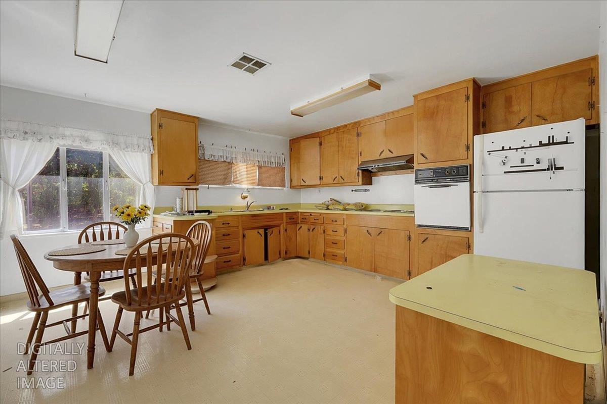 2060 Locust Street Sutter, CA 95982 - Photo 12 of 61 MAIN HOUSE EAT IN KITCHEN WITH AI FURNITURE
