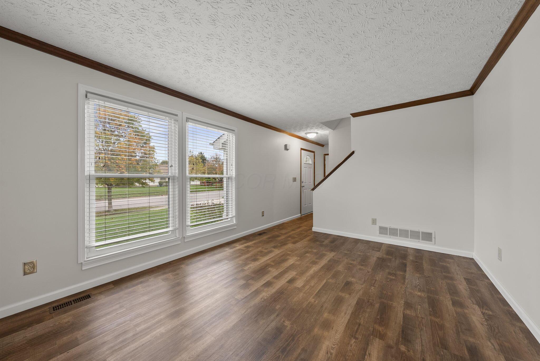 3552 Mountshannon Road Columbus, OH 43221 - Photo 8 of 36 5-web-or-mls-DSC03816