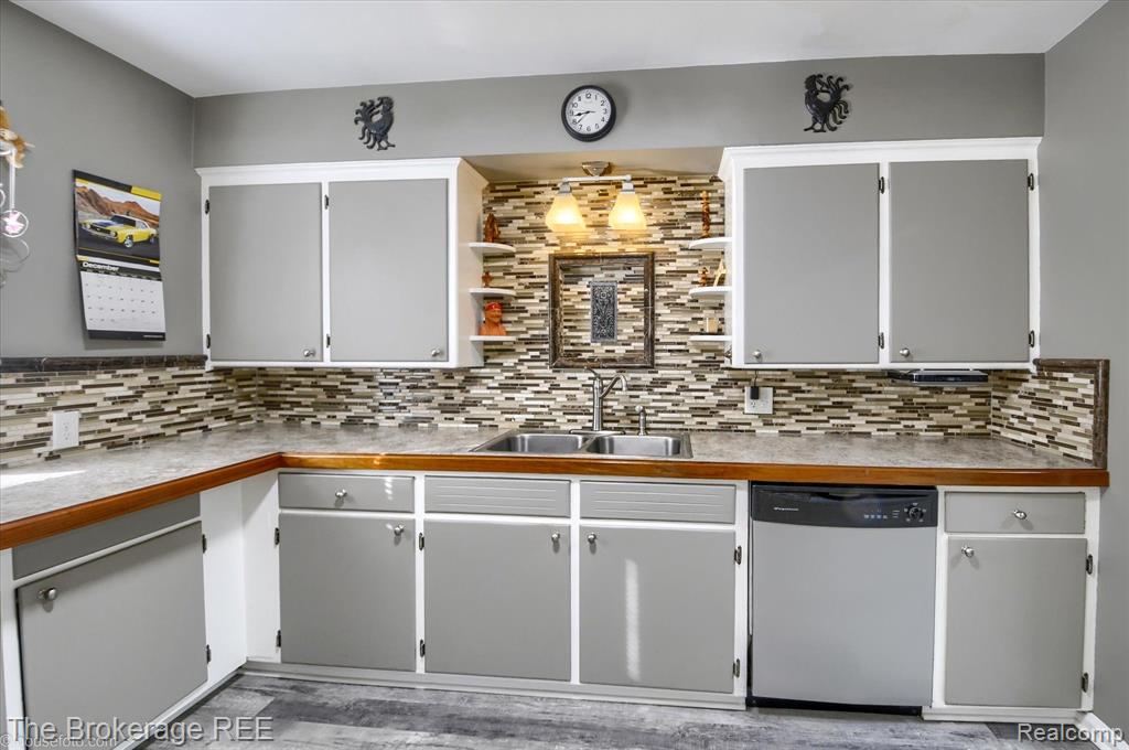 4052 Cook Road Swartz Creek, MI 48473 - Photo 15 of 37