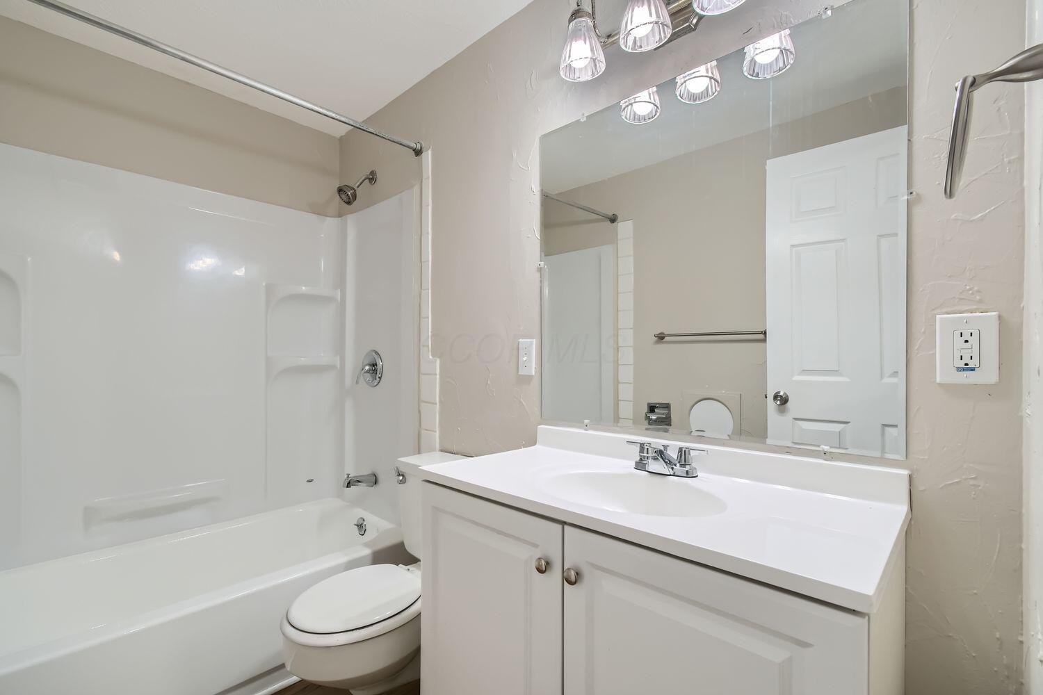 1833 Brookfield Road Columbus, OH 43229 - Photo 15 of 28 1833 Brookfield Rd - Web Quality - 015 -