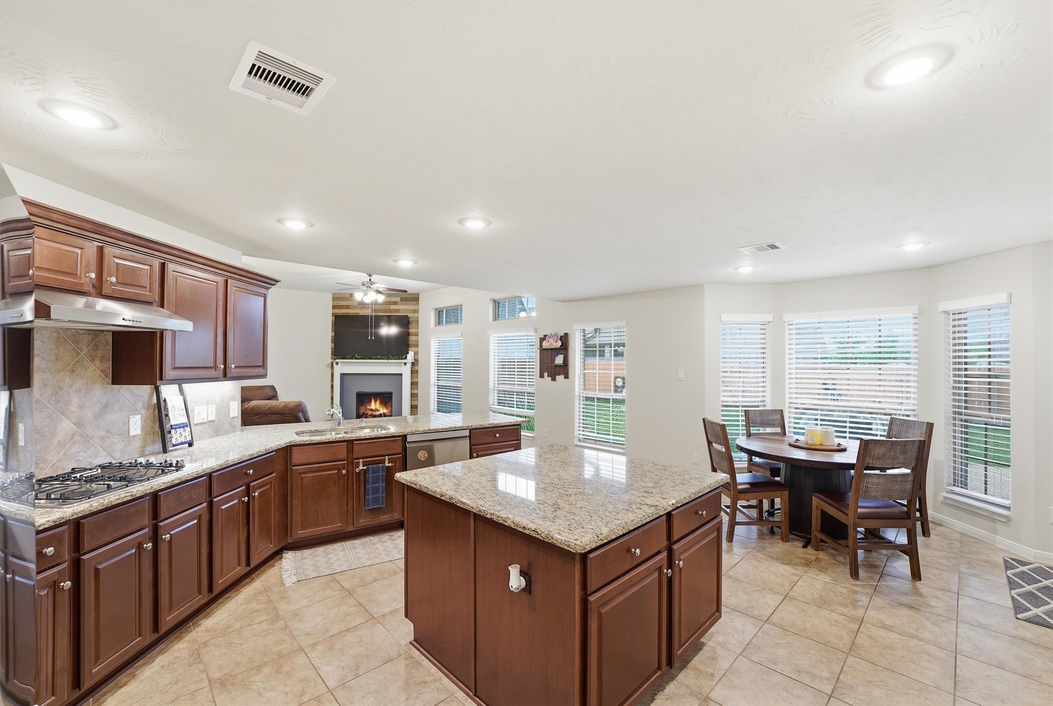 7131 Limestone Circle Manvel, TX 77578 - Photo 11 of 40