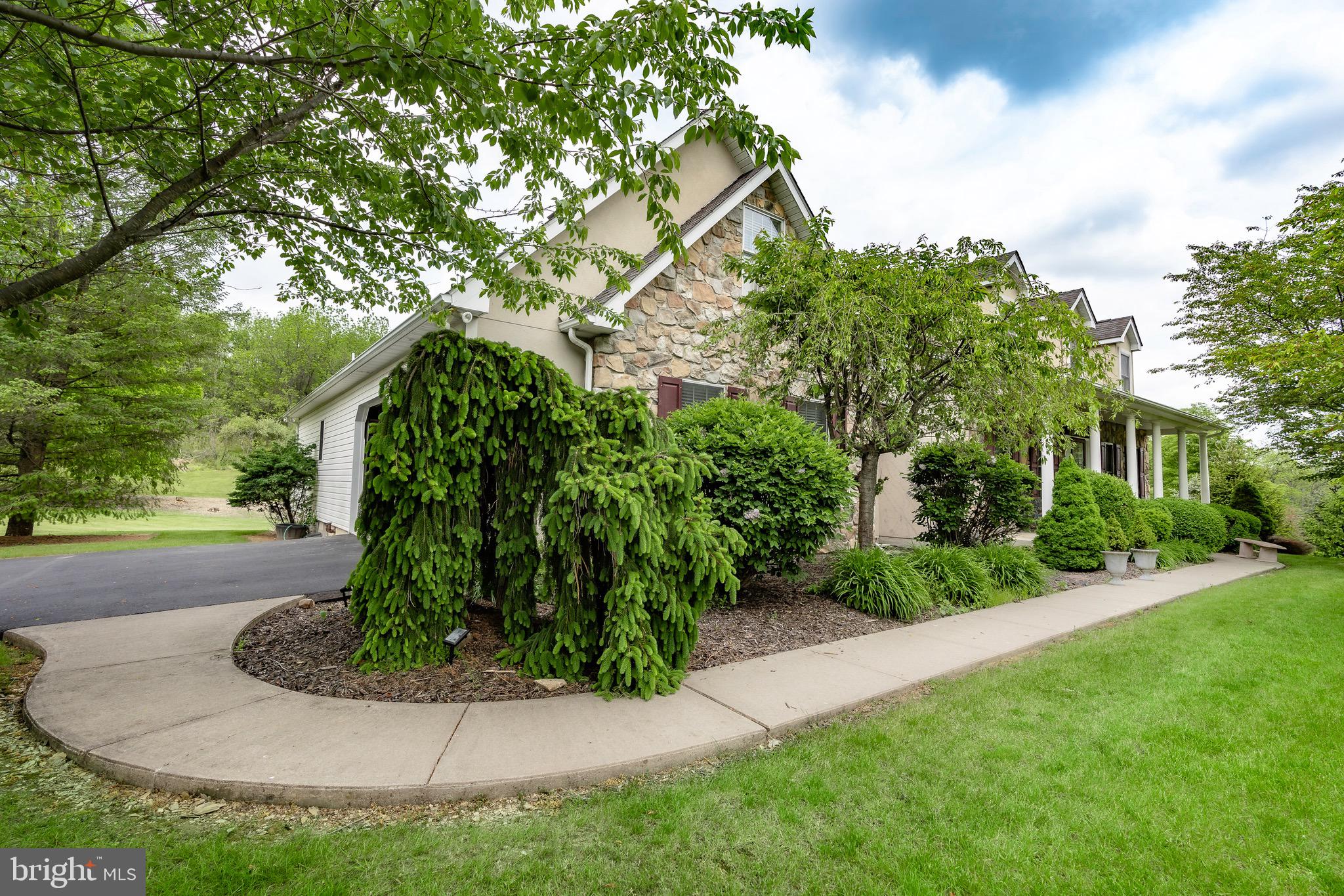 3003 Rockdale Road Slatington, PA 18080 - Photo 3 of 70 Gallery Image 3