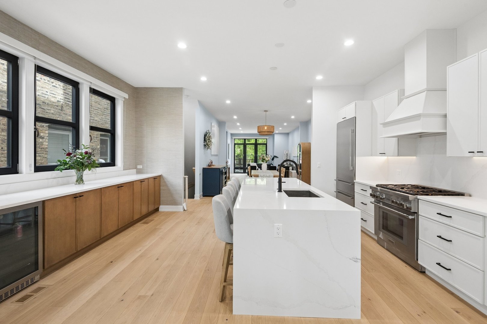 1842 North Whipple Street, Unit 1 Chicago, IL 60647 - Photo 12 of 37