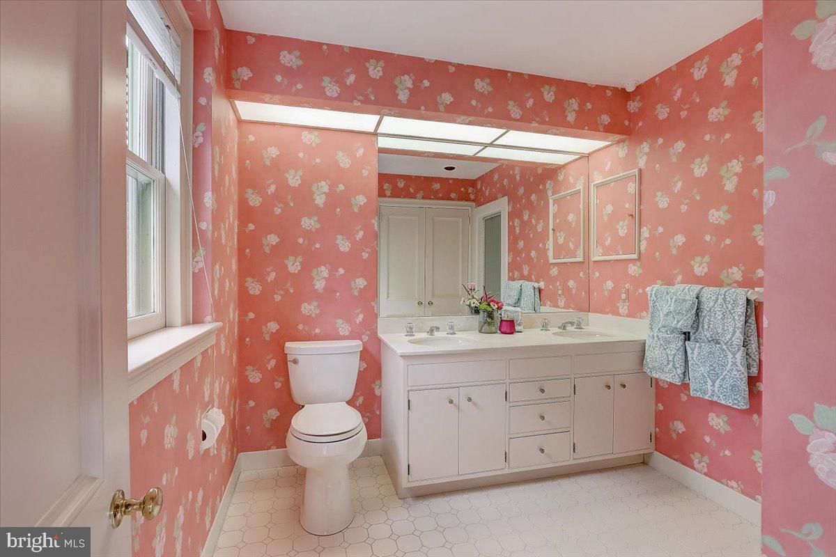 1480 Hampton Road Jenkintown, PA 19046 - Photo 20 of 36 Full bath (in bed #3)