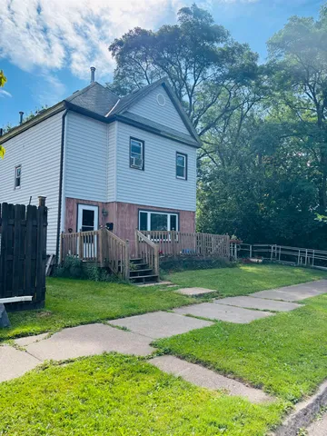 $180,000 | 1922 Iowa Avenue, Superior, WI 54880