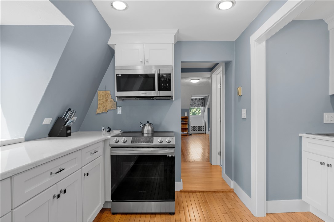 44 Bliss Mine Road, Unit 8 Middletown, RI 02842 - Photo 13 of 25 Kitchen with View into Living Room