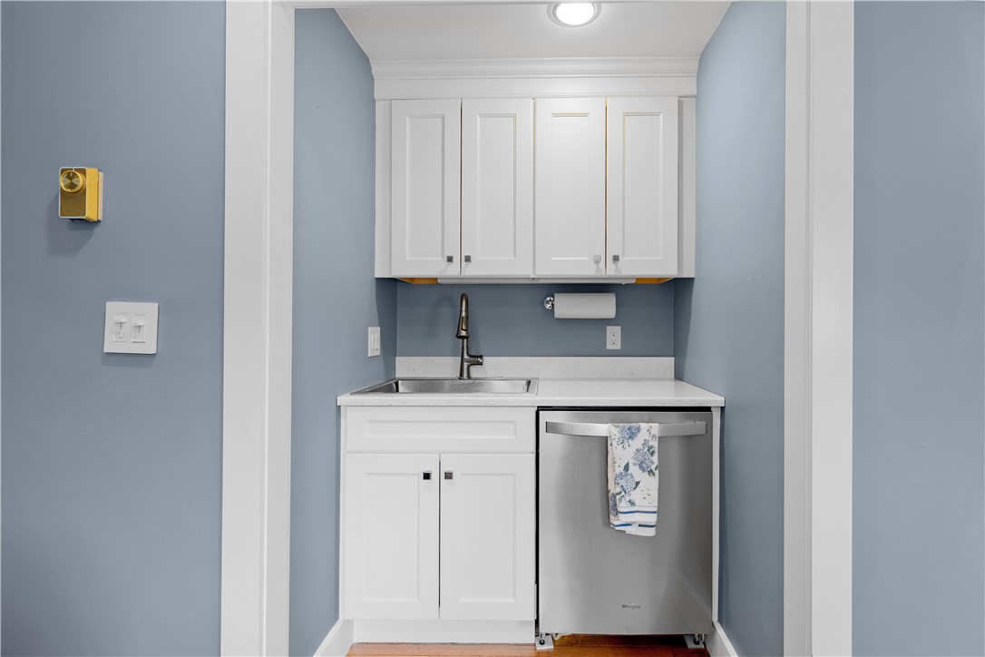 44 Bliss Mine Road, Unit 8 Middletown, RI 02842 - Photo 14 of 25 Kitchen