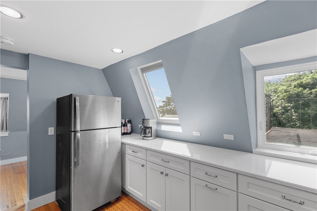 44 Bliss Mine Road, Unit 8 Middletown, RI 02842 - Photo 15 of 25 Kitchen