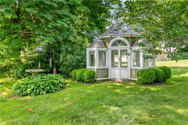 $2,150 | 44 Bliss Mine Road, Unit 8, Middletown, RI 02842