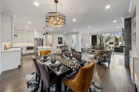 $915,000 | 5748 North Hermitage Avenue, Unit 102, Chicago, IL 60660