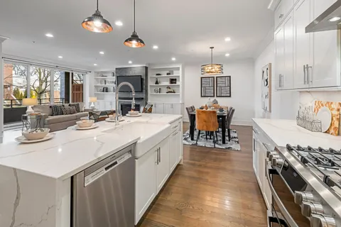 $915,000 | 5748 North Hermitage Avenue, Unit 102, Chicago, IL 60660