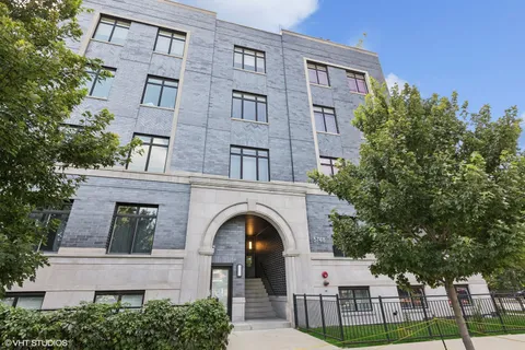 $915,000 | 5748 North Hermitage Avenue, Unit 102, Chicago, IL 60660