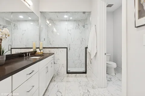 $915,000 | 5748 North Hermitage Avenue, Unit 102, Chicago, IL 60660